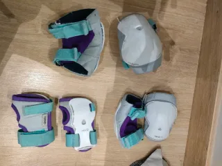 Lote patinaje infantil: casco y protecciones