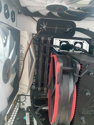 PC Xeon 24 núcleos 32GB RAM 18 SATA