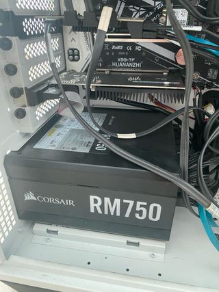 PC Xeon 24 núcleos 32GB RAM 18 SATA