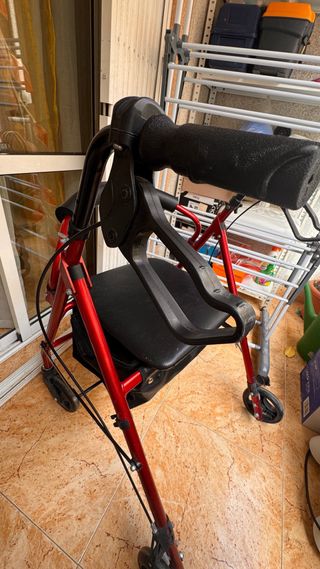 Andador para ancianos con asiento