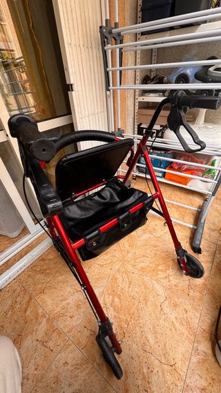 Andador para ancianos con asiento