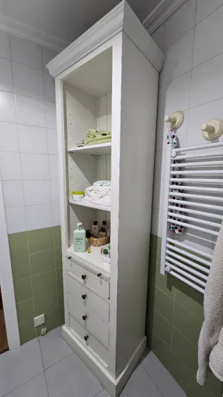 Armario de baño blanco