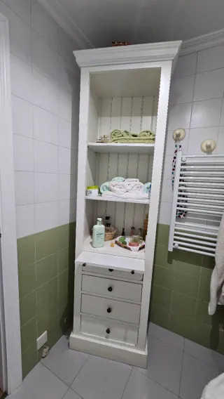 Armario de baño blanco