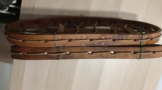 Raquetas de nieve antiguas de madera