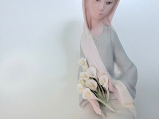 Porcelana Lladró Niña con Calas exclusiva Mate