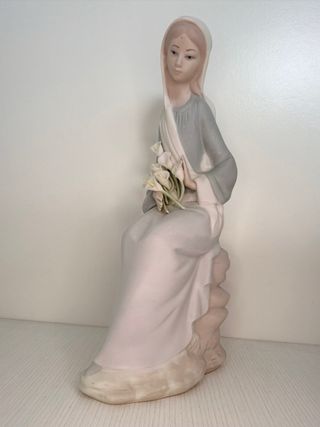 Porcelana Lladró Niña con Calas exclusiva Mate