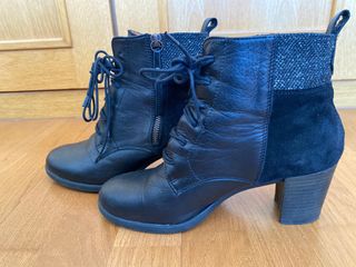 Botas Hispanitas Negras con Cordones