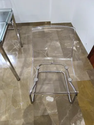 Mesa comedor cristal, 4 sillas y 4 cojines a juego