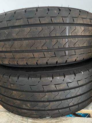 Neumáticos Bridgestone 215/65R16C con llantas.