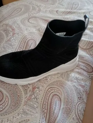 Botines Born Negros y Blancos