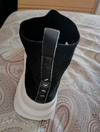 Botines Born Negros y Blancos