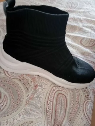 Botines Born Negros y Blancos