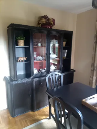 Alacena,mesa y 6 sillas