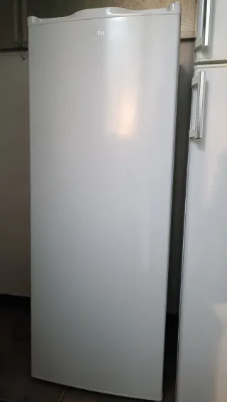 Nevera pequeña 142cm alto