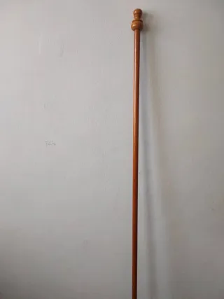 Barra de cortina de madera. 158 cm