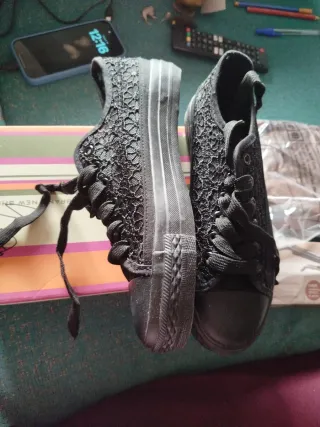 Zapatillas de encaje negras