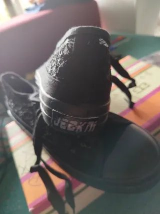 Zapatillas de encaje negras