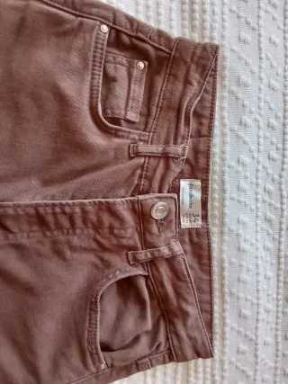 Pantalón vaquero marrón Stradivarius T.34