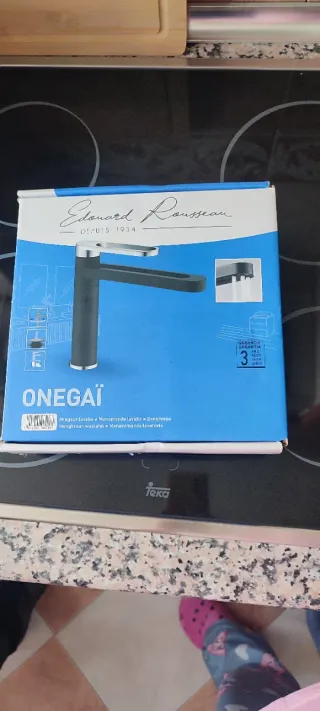 Grifo de Lavabo Negro y Plateado