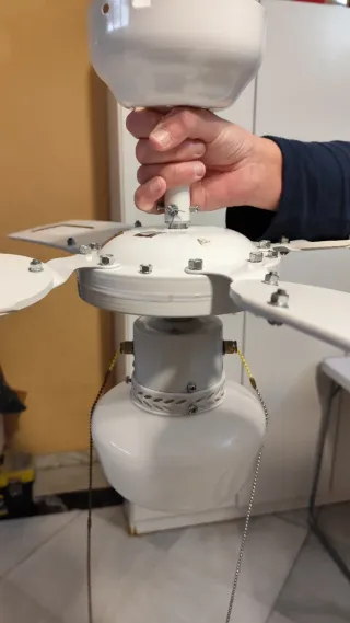 Ventilador de techo blanco