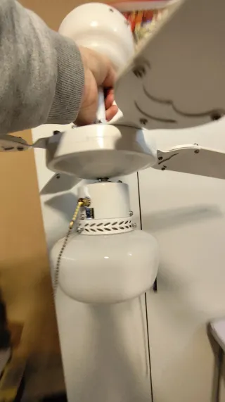 Ventilador de techo blanco