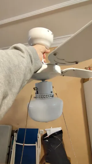 Ventilador de techo blanco