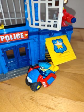Comisaría Policía SuperZings + 2 Figuras