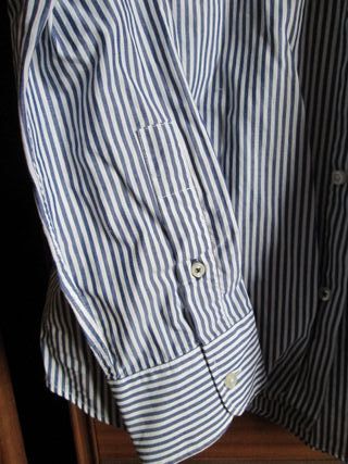 Camisa de rayas azul y blanca