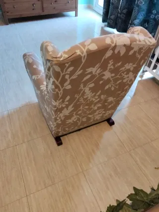 Sillón orejero mecedora