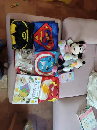 Lote disfraces, puzzles y peluches