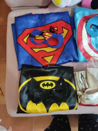 Lote disfraces, puzzles y peluches