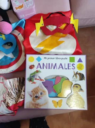 Lote disfraces, puzzles y peluches