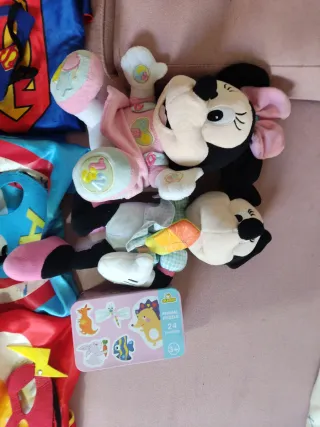 Lote disfraces, puzzles y peluches