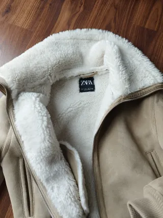 Cazadora Zara Beige con Borrego
