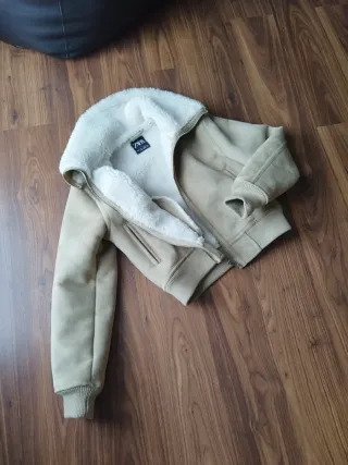 Cazadora Zara Beige con Borrego