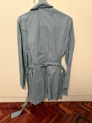 Gabardina fluida Stradivarius azul