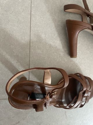 Sandalias de tacón de piel marrón