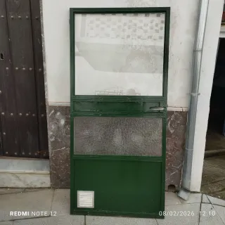 Puerta de hierro forjado con cristal