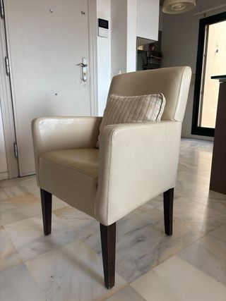 Butaca individual de piel color beige