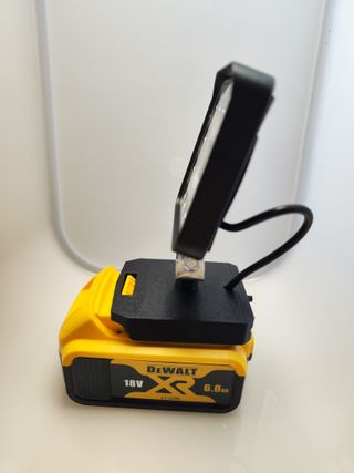 FOCO LED DE 96W PARA BATERÍAS DEWALT XR 18V