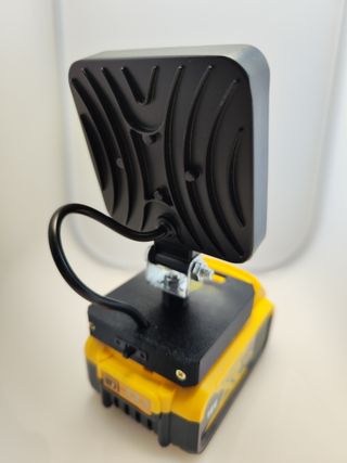 FOCO LED DE 96W PARA BATERÍAS DEWALT XR 18V