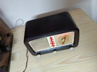 Radio Vintage Marrón y Beige