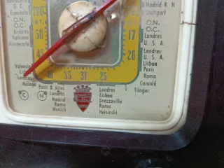 Radio Vintage Marrón y Beige