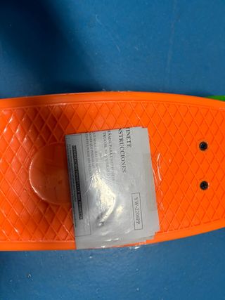 Skate Naranja con Ruedas Verdes