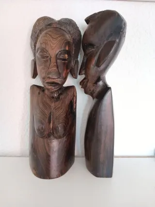 Figuras de madera tallada