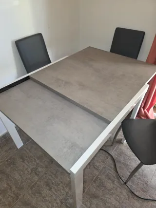 Mesa comedor con 4 sillas