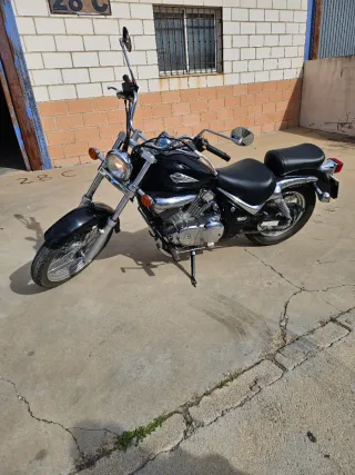 Suzuki Intruder 250cc Negra