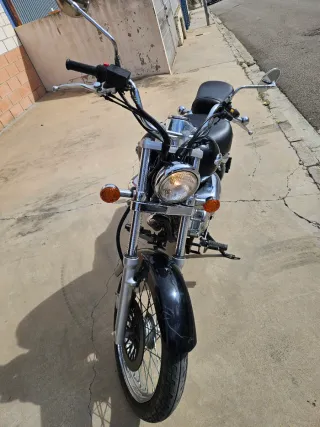 Suzuki Intruder 250cc Negra