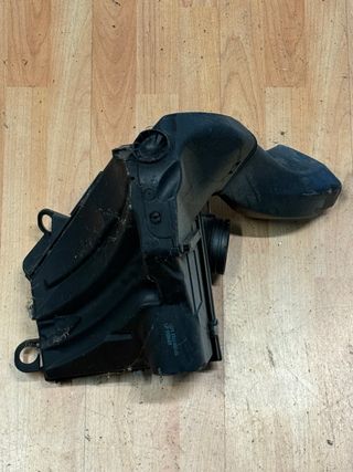 Caja de filtro aire BMW 120d 06-12