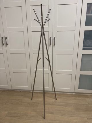 Perchero de diseño plateado